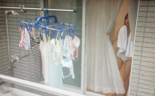 ベランダ盗撮 マンションの高層階だと隙だらけだなｗｗｗ女性の一人暮らしはこんなに覗かれてるぞｗｗｗ エロ画像club