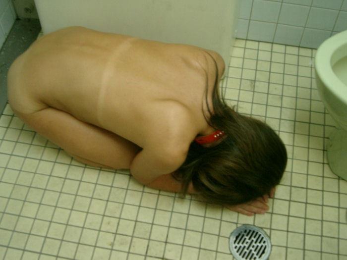 【全裸土下座エロ画像】最近自分の性癖が拗れて心配なんだが…こーいう画像で勃起するのはセーフだよな？ｗｗｗ その13