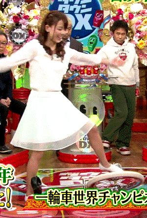 【TVパンチラエロGIF画像】テレビに映った芸能人のきわどい股間ｗｗｗ放送事故寸前のパンチラGIF画像ｗｗｗｗ その10