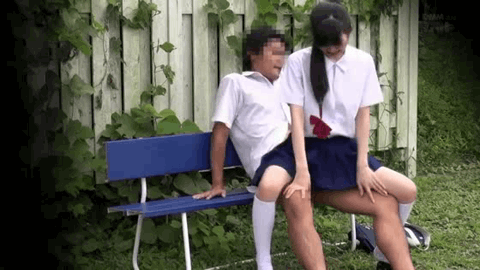 【JK青姦エロGIF画像】ホテル代もない女子高生の不純異性交際…野外でパコパコ青姦GIF画像! その8