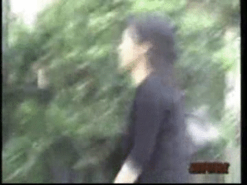 【おっぱいポロリGIF画像】日本のイタズラもやるなぁｗｗｗチューブトップ娘のおっぱいぽろりダッシュｗｗｗ その10