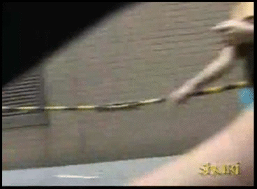 【おっぱいポロリGIF画像】日本のイタズラもやるなぁｗｗｗチューブトップ娘のおっぱいぽろりダッシュｗｗｗ その11