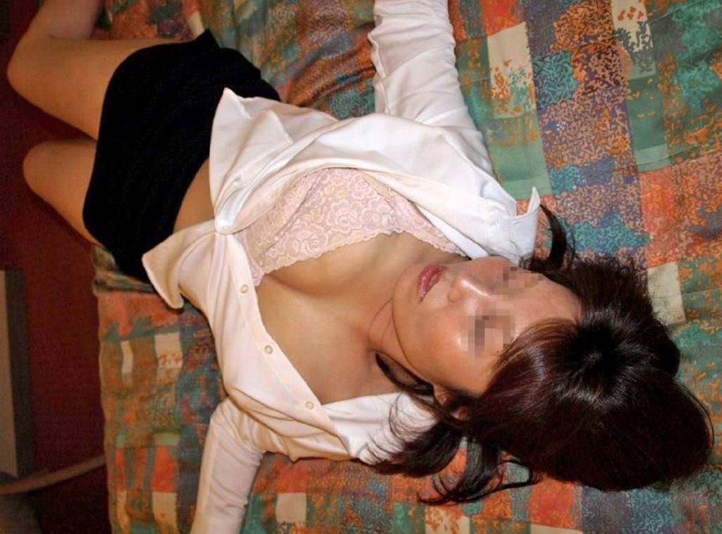 【枕営業エロ画像】生保の外交員ってノルマがキツイそうだねｗｗｗ契約の為に客とエッチしちゃうOLさんの枕営業ｗｗｗｗ その14