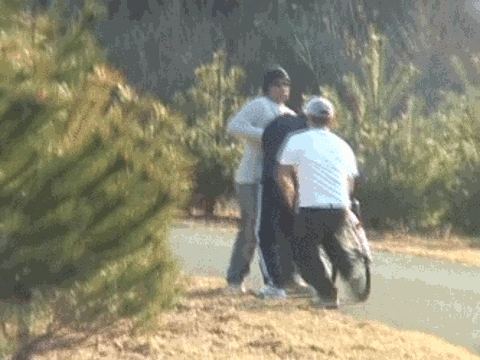 【エロGIF】ダサいジャージにヘルメット姿…ど田舎の中●生がズタボロにされる通り魔レ●プがちょー興奮するｗｗｗ