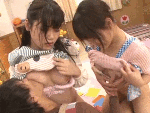 女だらけの職場…保育士さんはチンポに飢えている！？地味なルックスで一本のチンポを奪い合うハーレム乱交GIF画像