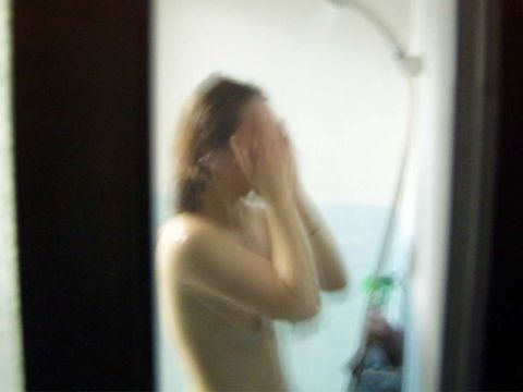 異常に興奮する…女の子のお風呂をこっそり覗いて撮った無防備な全裸！？超やばいお風呂盗撮エロ画像