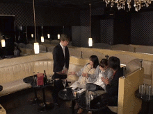 真面目な主婦が嵌まるホストの闇営業がやばい…巨根チンポに堕ちる店内セックスGIF画像