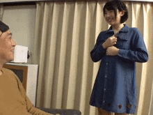 新しいお義父さんに脱ぎたての下着をプレゼントする女の子…目の前で全裸を晒す中出しGIF画像