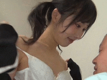 手のひらサイズのお○ぱいが可愛い…親戚の叔父さんに甘えるパイ○ン姪っ子に種付けする中出しGIF画像